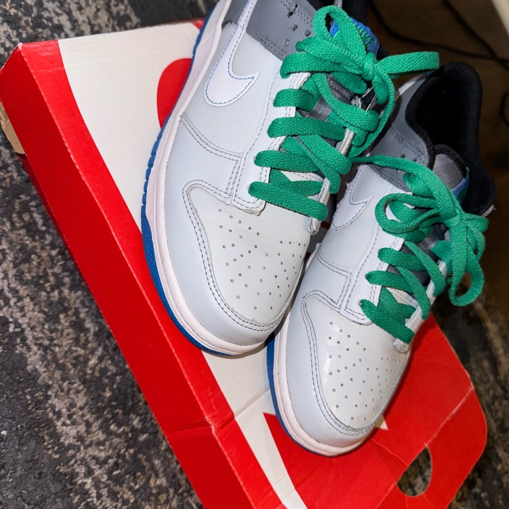 Nike White and Green Sneakers